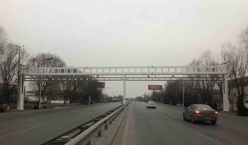 白山公路限高杆